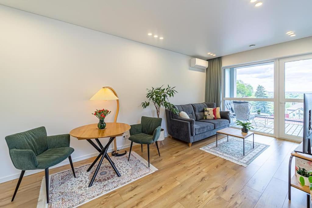 Sky Apartment With Free Parking And Balcony & Ac Kaunas Dış mekan fotoğraf