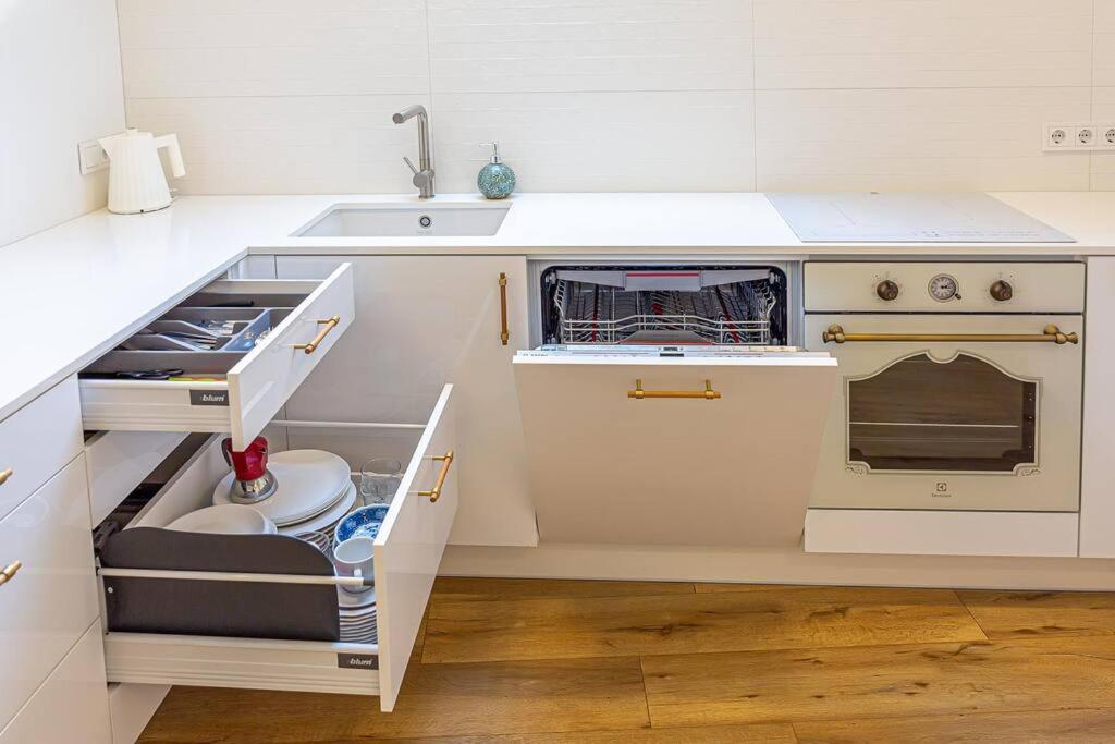Sky Apartment With Free Parking And Balcony & Ac Kaunas Dış mekan fotoğraf